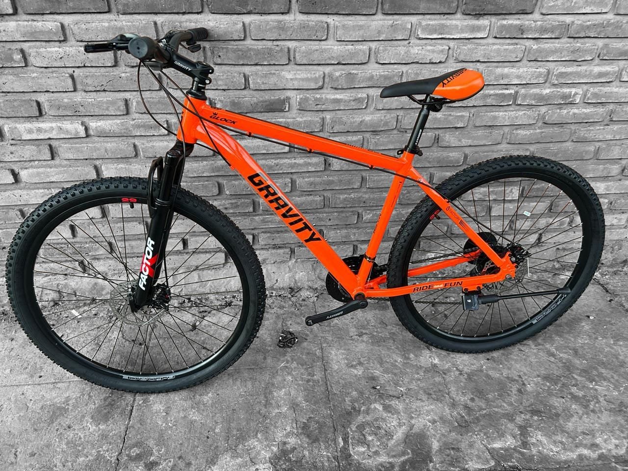 Bicicleta Gravity Cuadro de Acero 18 Velocidades Gravity [Cód: GRAV-DBDW]
